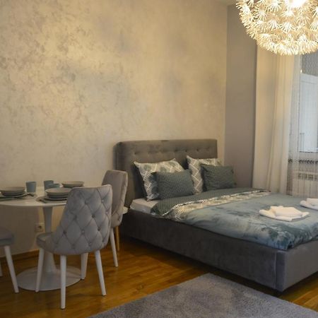 Teodora Lux Apartman Free Privat Parking Appartamento Novi Sad Esterno foto