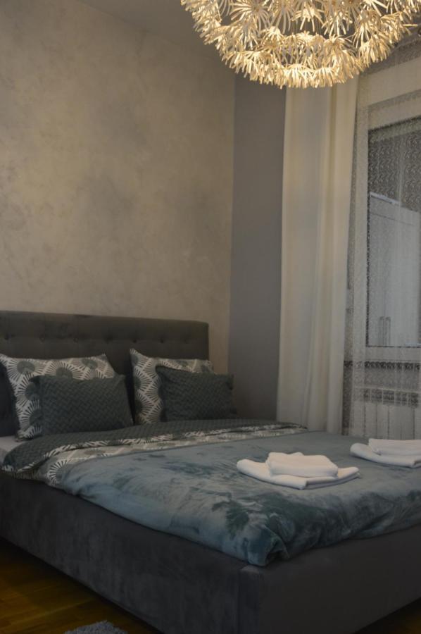 Teodora Lux Apartman Free Privat Parking Appartamento Novi Sad Esterno foto