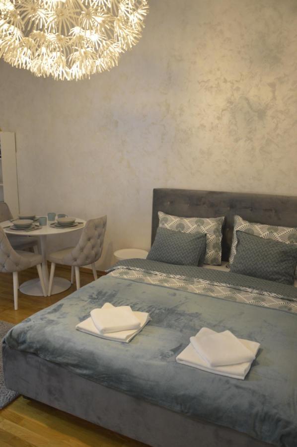 Teodora Lux Apartman Free Privat Parking Appartamento Novi Sad Esterno foto