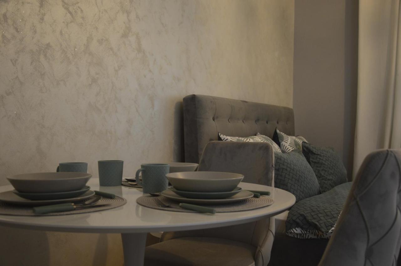 Teodora Lux Apartman Free Privat Parking Appartamento Novi Sad Esterno foto