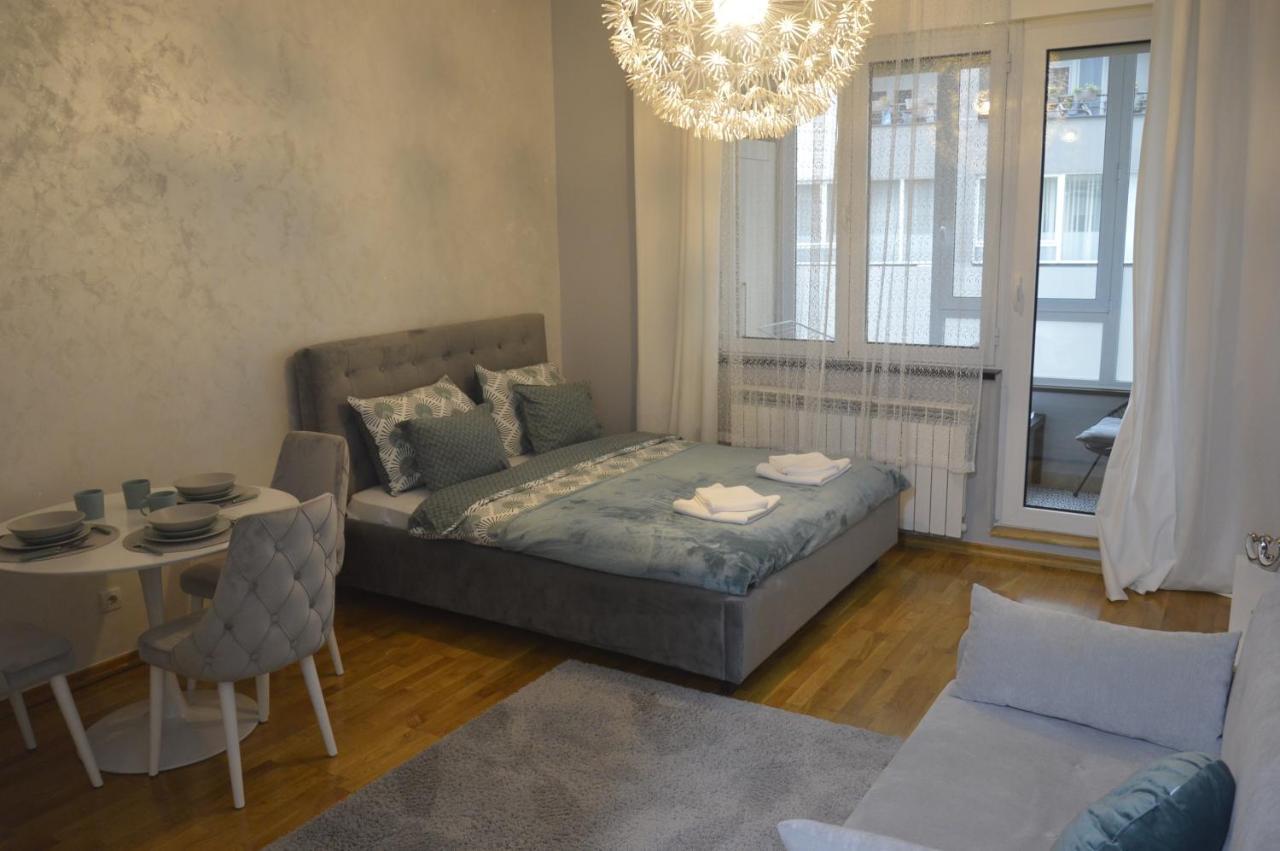 Teodora Lux Apartman Free Privat Parking Appartamento Novi Sad Esterno foto