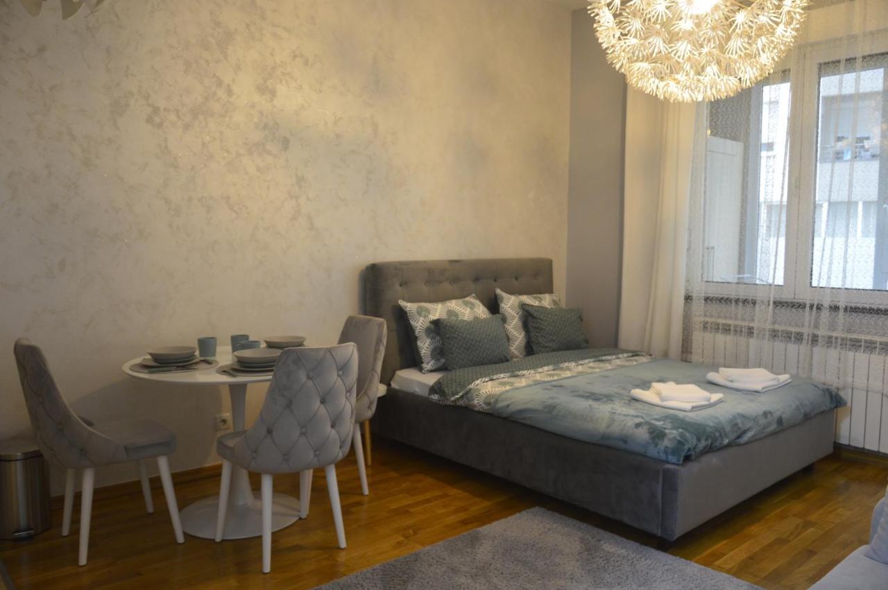 Teodora Lux Apartman Free Privat Parking Appartamento Novi Sad Esterno foto