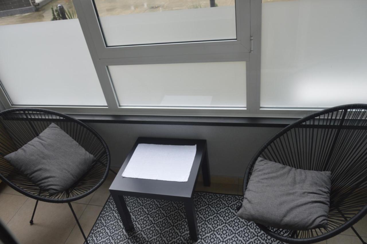Teodora Lux Apartman Free Privat Parking Appartamento Novi Sad Esterno foto