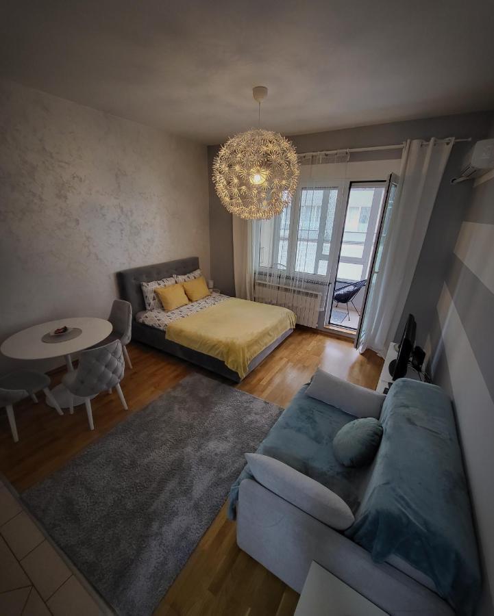 Teodora Lux Apartman Free Privat Parking Appartamento Novi Sad Esterno foto
